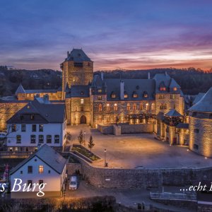 Frühstücksbrettchen Schloss Burg am Abend